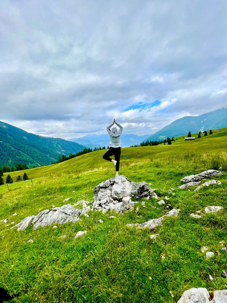 Frau mit Bergblick